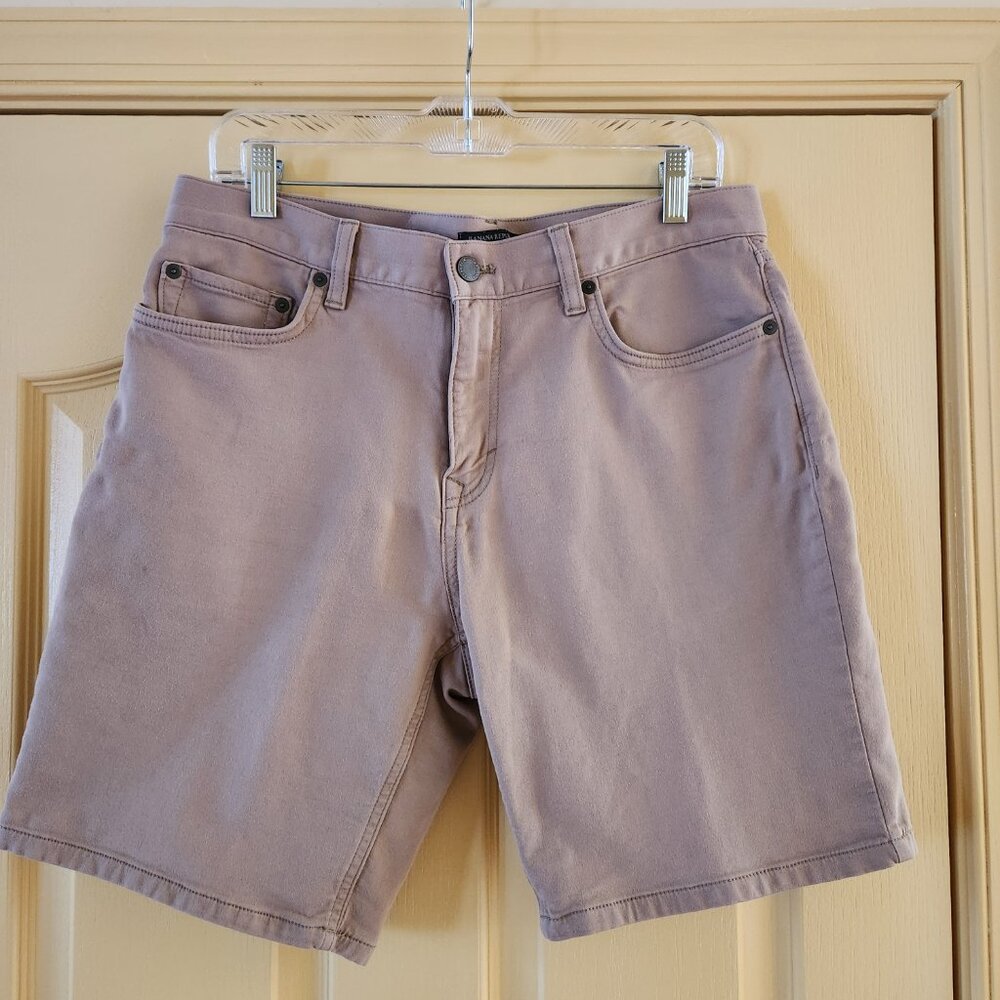 Banana Republic Men’s Traveler Chino Short Size 32, Inseam 9” Chamois